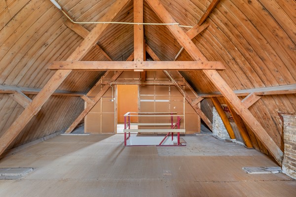 Foto - Te koop: Vrijstaand wonen aan het water, vol karakter en eindeloze mogelijkheden!